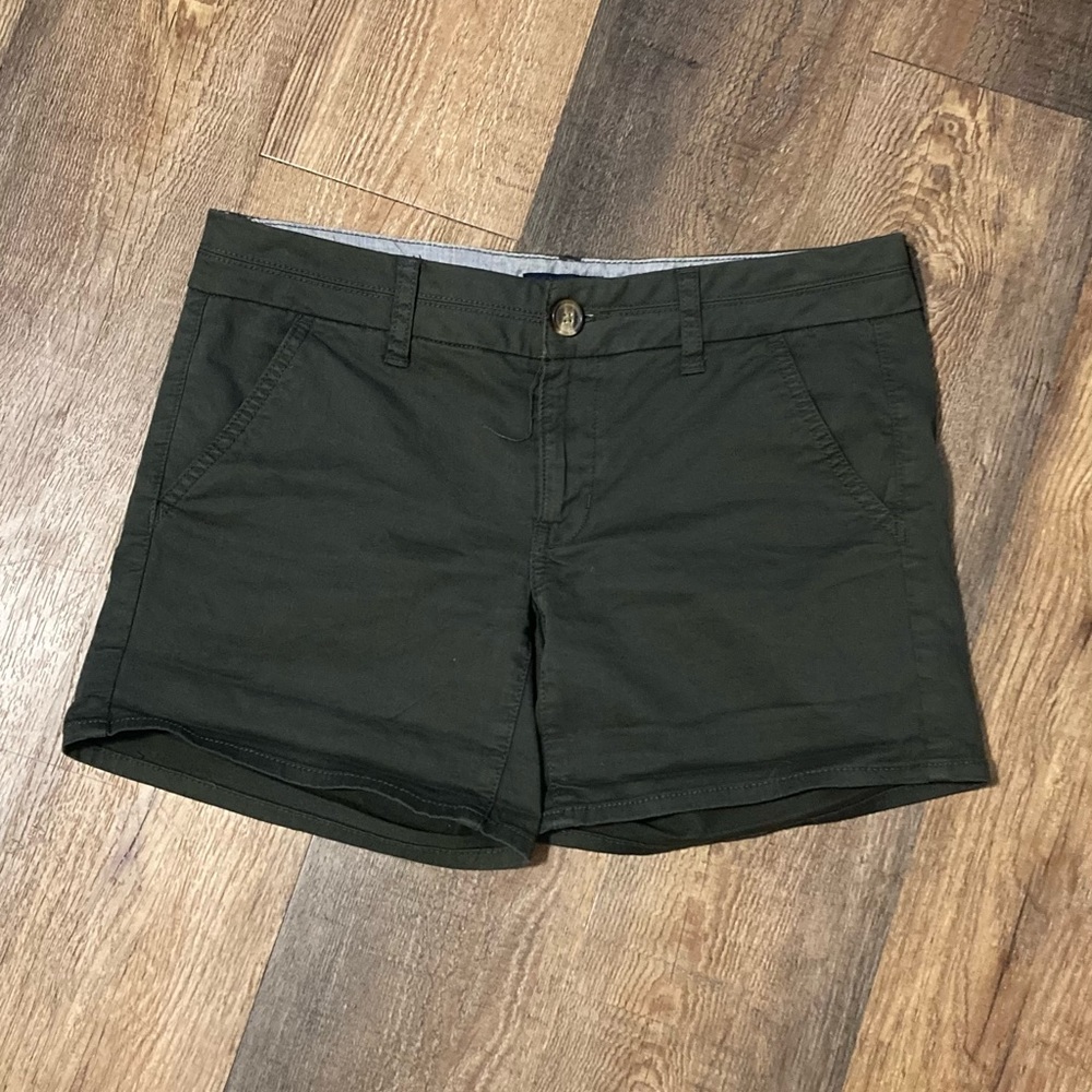 American Eagle olive green shorts size 6